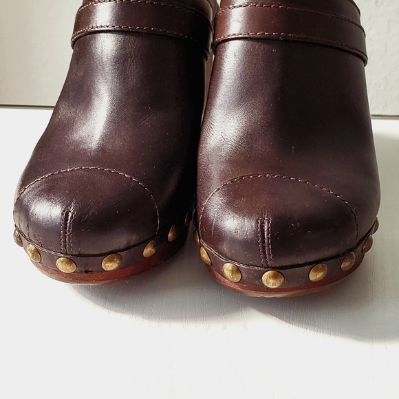 CHANEL CC Logo Vtg. Brown Platform Clogs Brass Accent Flawless On Trend Rare - Picture 10 of 14